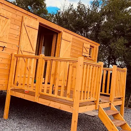 La Roulotte Du Pre En Bulles Et Produits Locaux De La Ferme A Labuissiere Campsite