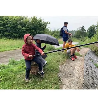 La Roulotte Du Pre En Bulles Et Produits Locaux De La Ferme A Labuissiere Campsite