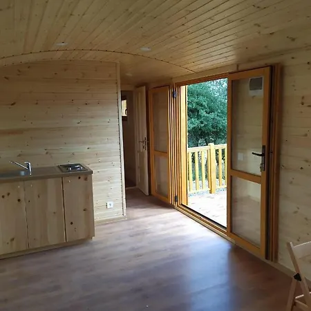 La Roulotte Du Pre En Bulles Et Produits Locaux De La Ferme A Labuissiere Campsite Merbes-le-Chateau