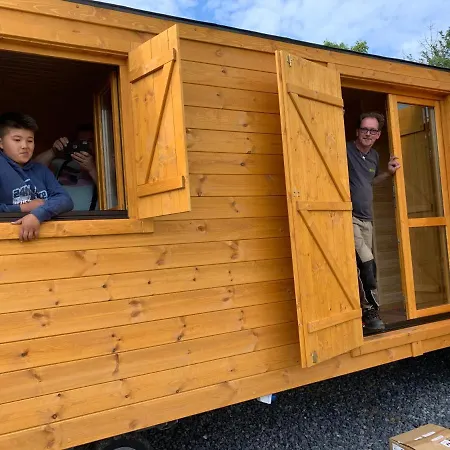 La Roulotte Du Pre En Bulles Et Produits Locaux De La Ferme A Labuissiere Campsite *