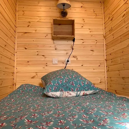 La Roulotte Du Pre En Bulles Et Produits Locaux De La Ferme A Labuissiere Campsite *