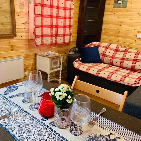 Campsite La Roulotte Du Pre En Bulles Et Produits Locaux De La Ferme A Labuissiere Merbes-le-Chateau
