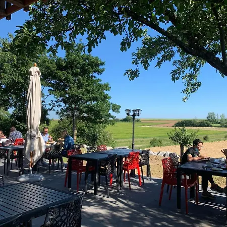 Campsite La Roulotte Du Pre En Bulles Et Produits Locaux De La Ferme A Labuissiere Merbes-le-Chateau